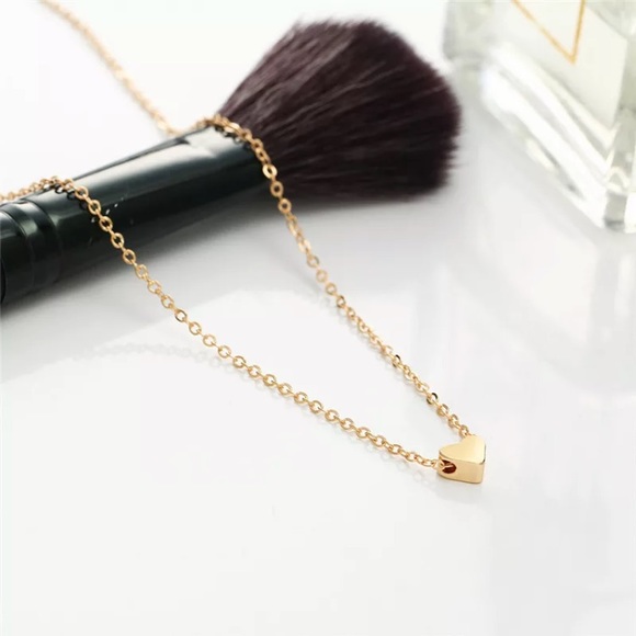 Minimalist Cute Mini Heart Simple Charm Necklace - Picture 5 of 10
